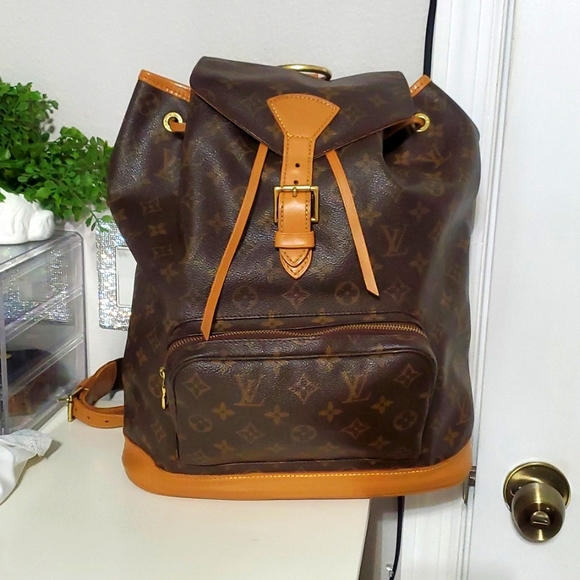 LOUIS VUITTON MONTSOURIS MONOGRAM XL BACKPACK - Picture 4 of 12